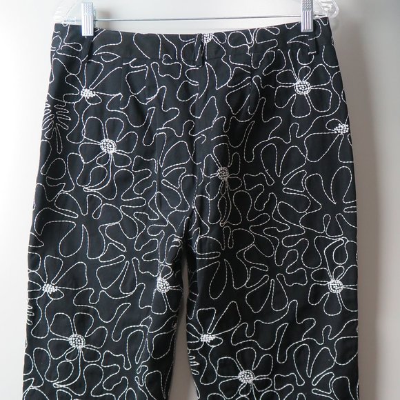 TALBOTS Black & White Embroidered Floral Pattern 100% Cotton Crop Pants Size 8 - Picture 5 of 5
